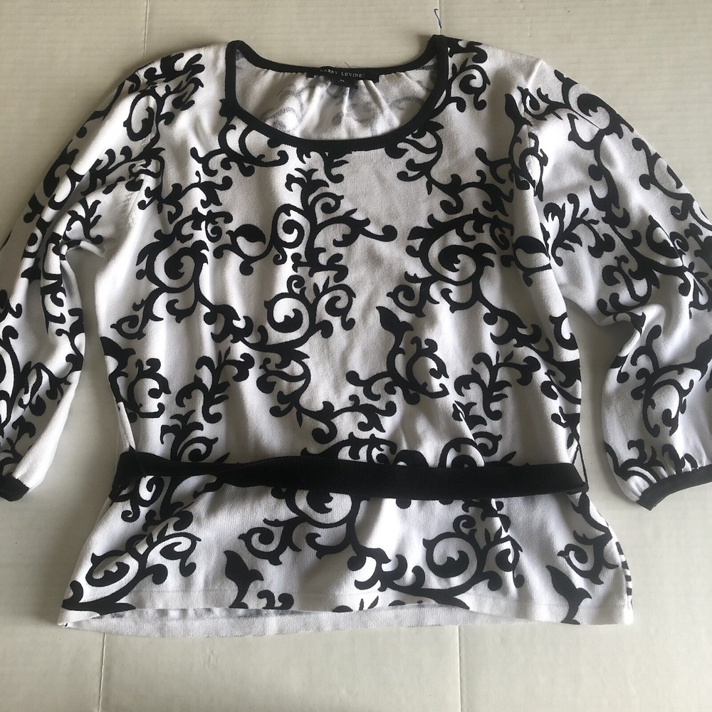 Larry Levine Black White Ornate Belted Top Women's Sz XL A1175